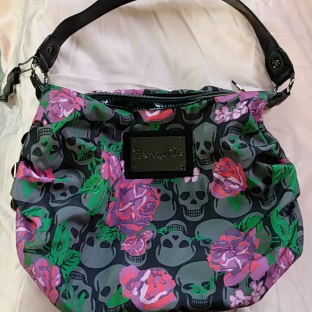 Betseyville skull purse